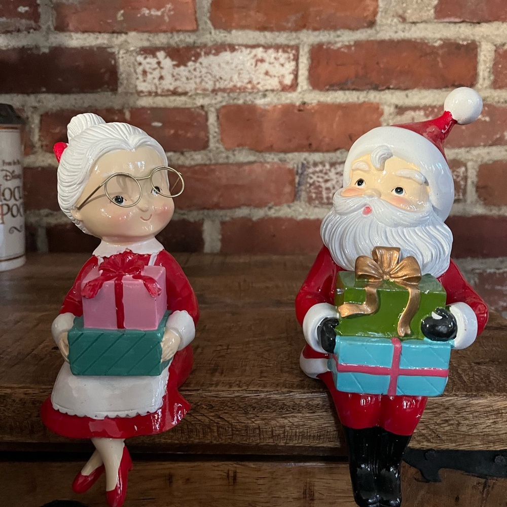 COPY - Martha Stewart, Mr. and Mrs. Santa Claus, they said anywhere with the le… - Picture 8 of 11